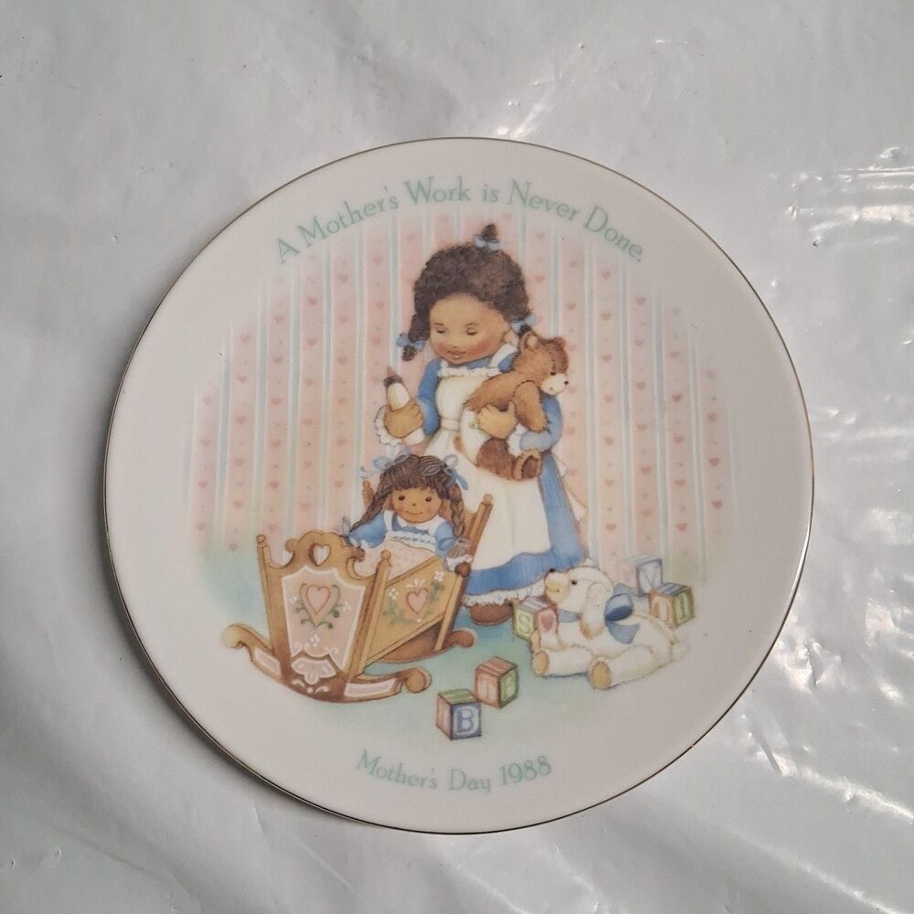 Vintage Avon 1988 Mother's Day "A Mother's Work is Never Done Collectors Plate